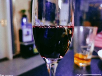 每天喝点红酒可以软化血管吗？饮用红酒可以美容养颜吗？